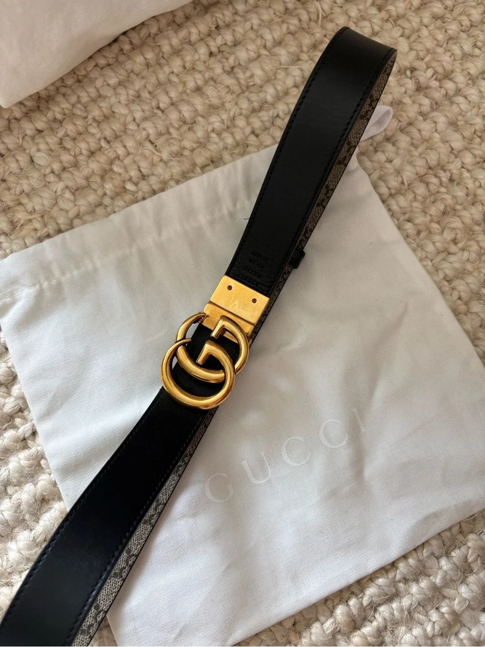 Gucci Beige and black reversible Monogram Belt with Gold Double G. Size 85.